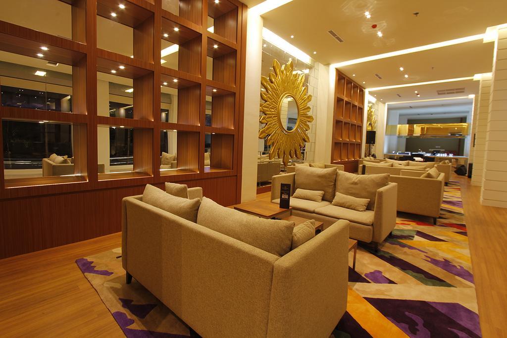 Royal Asnof Hotel Pakanbaru Exteriör bild