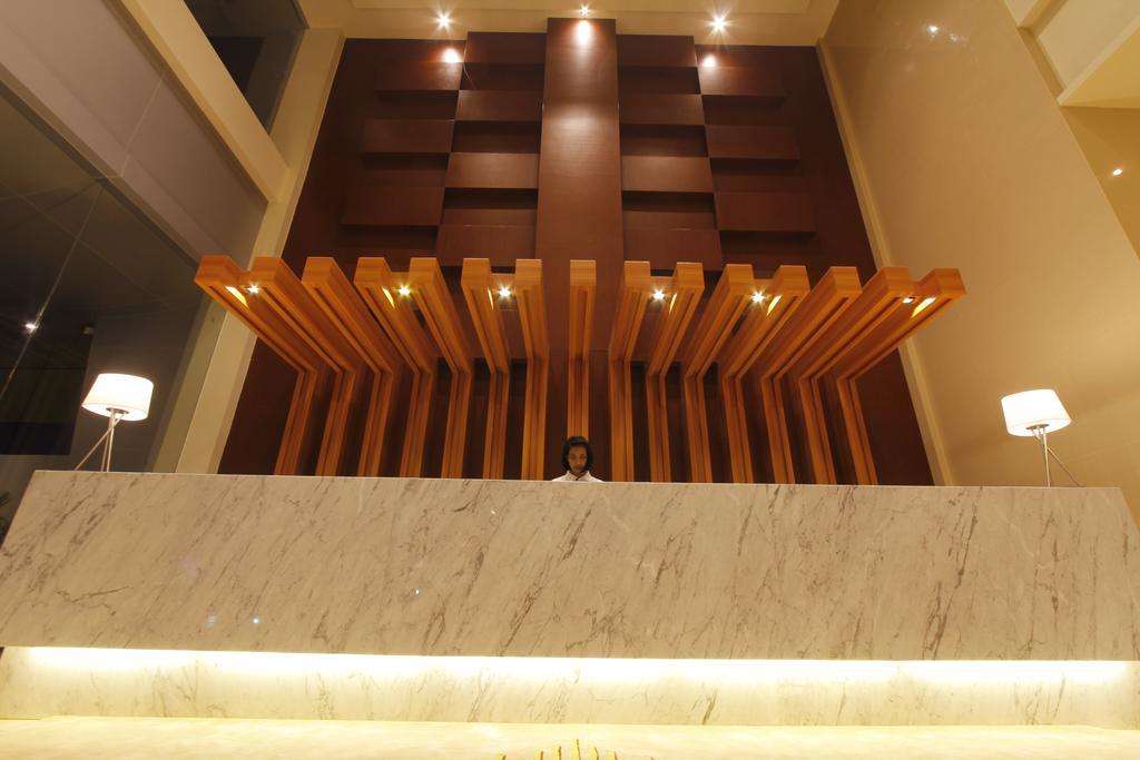 Royal Asnof Hotel Pakanbaru Exteriör bild